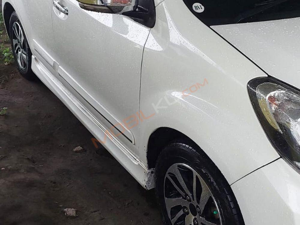 Mobil Daihatsu Sirion 2015