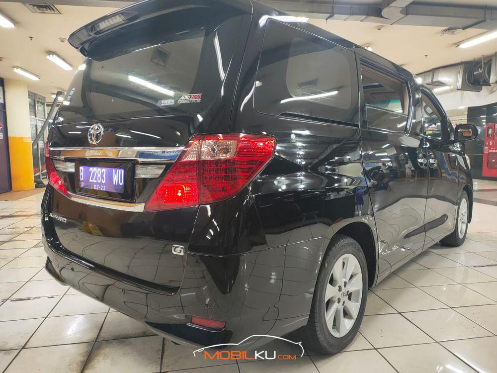 Mobil Toyota Alphard 2012