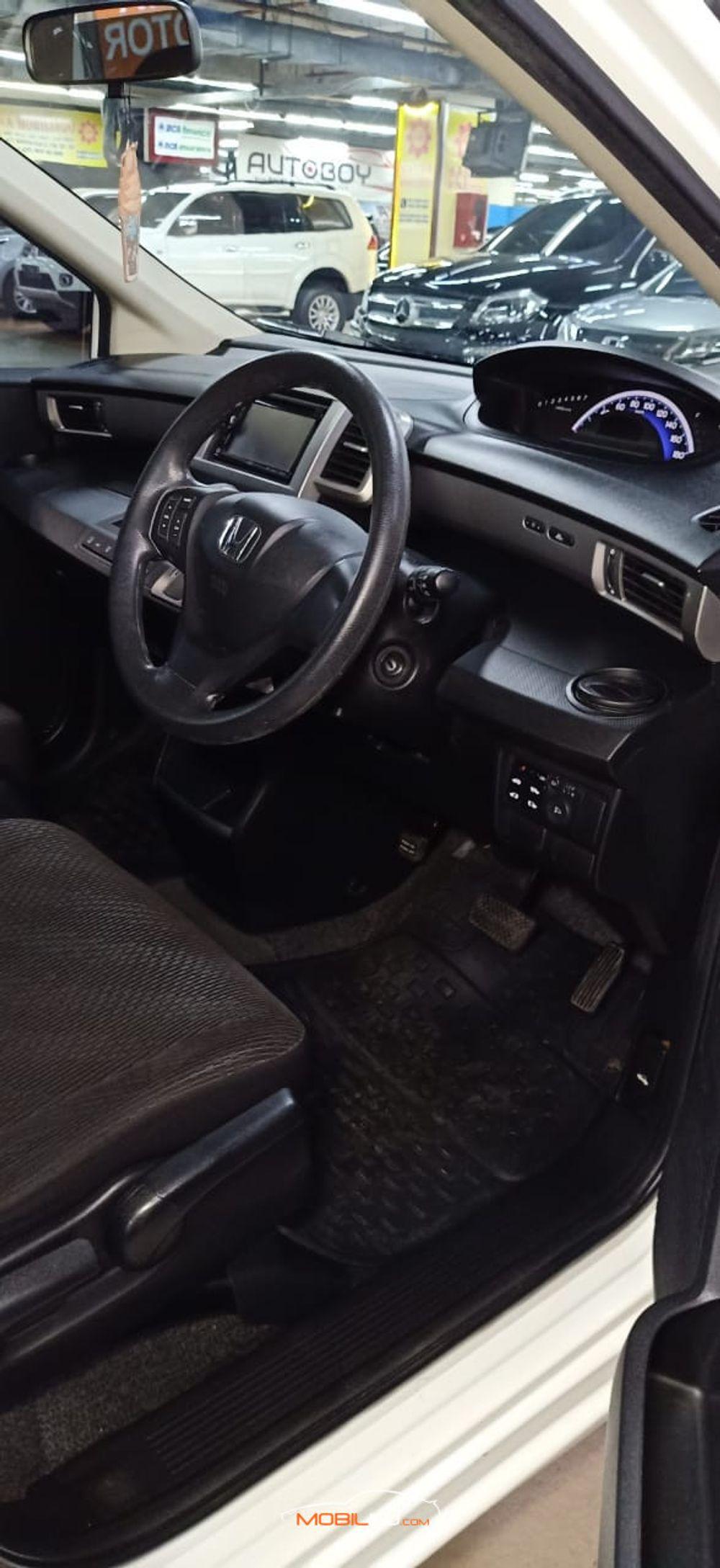 Mobil Honda Freed 2016