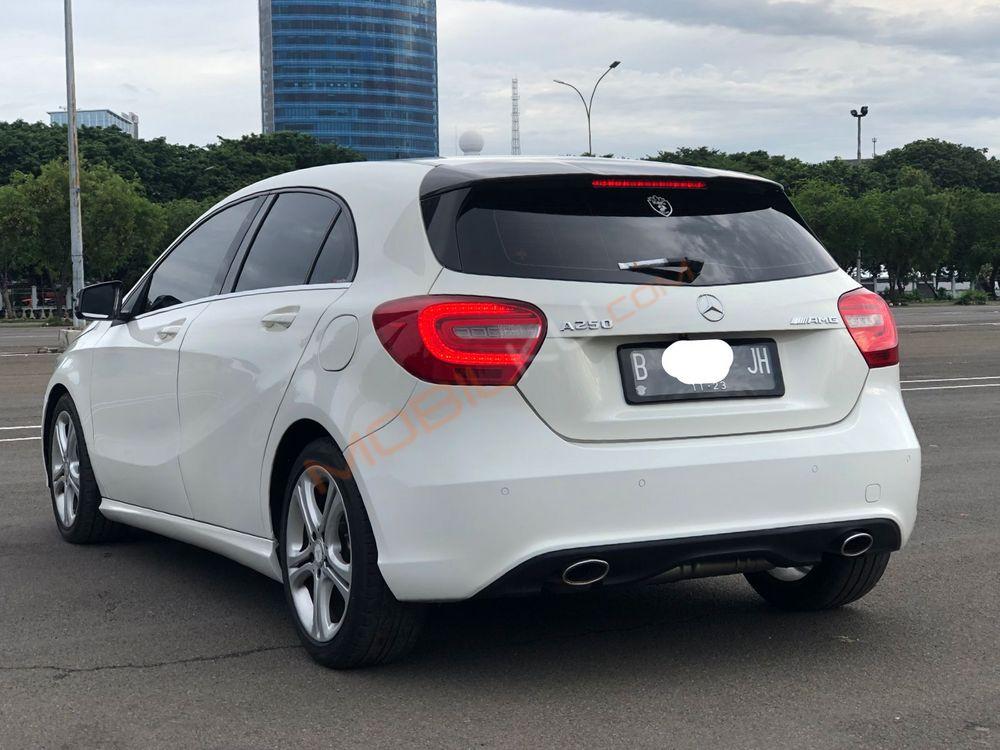 Mobil Mercedes-Benz A-Class 2013