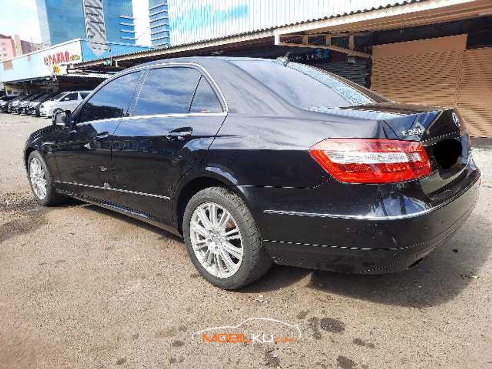 Mobil Mercedes-Benz E-Class 2010