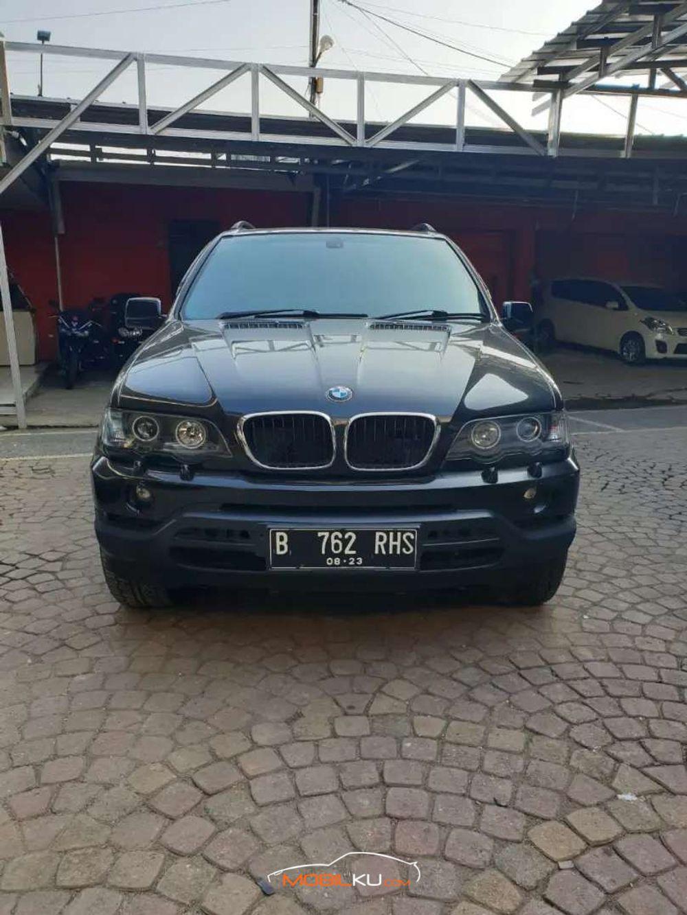 Mobil BMW X5 2003