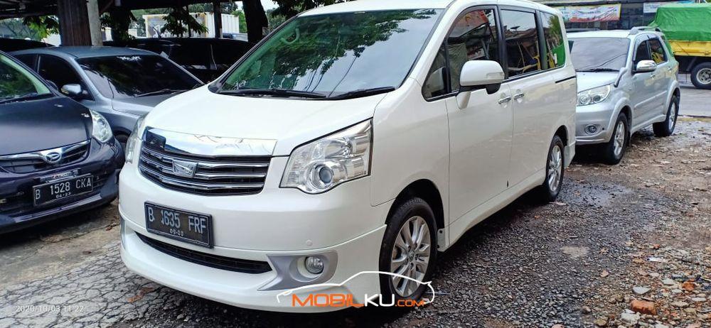 Mobil Toyota Nav1 2015
