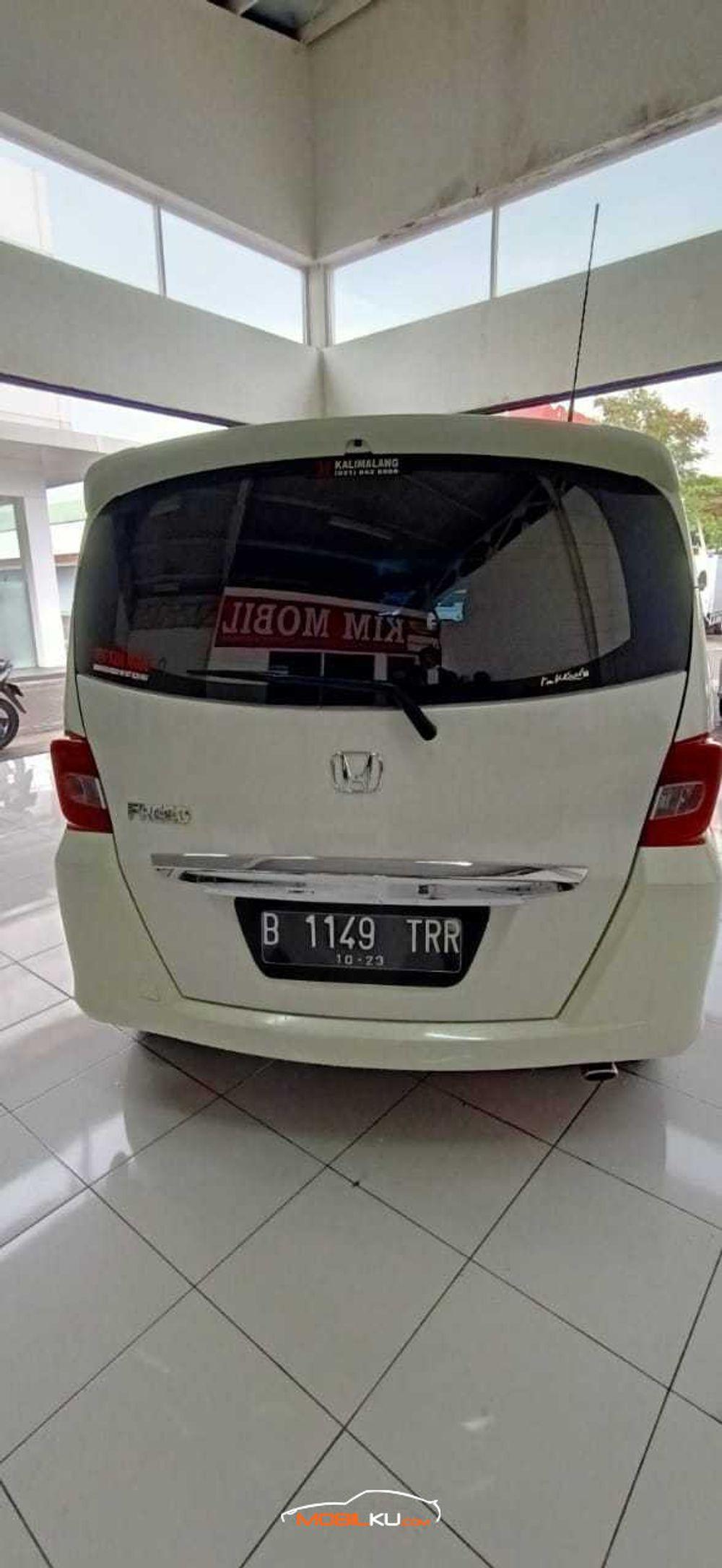 Mobil Honda Freed 2013