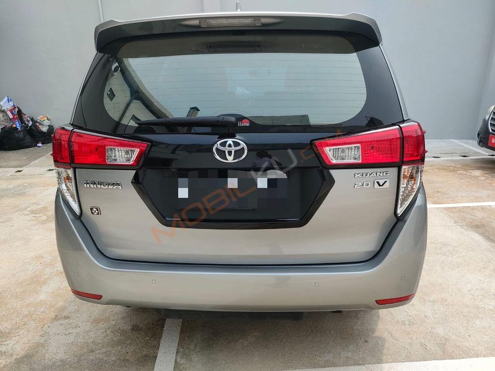 Mobil Toyota Kijang Innova 2021