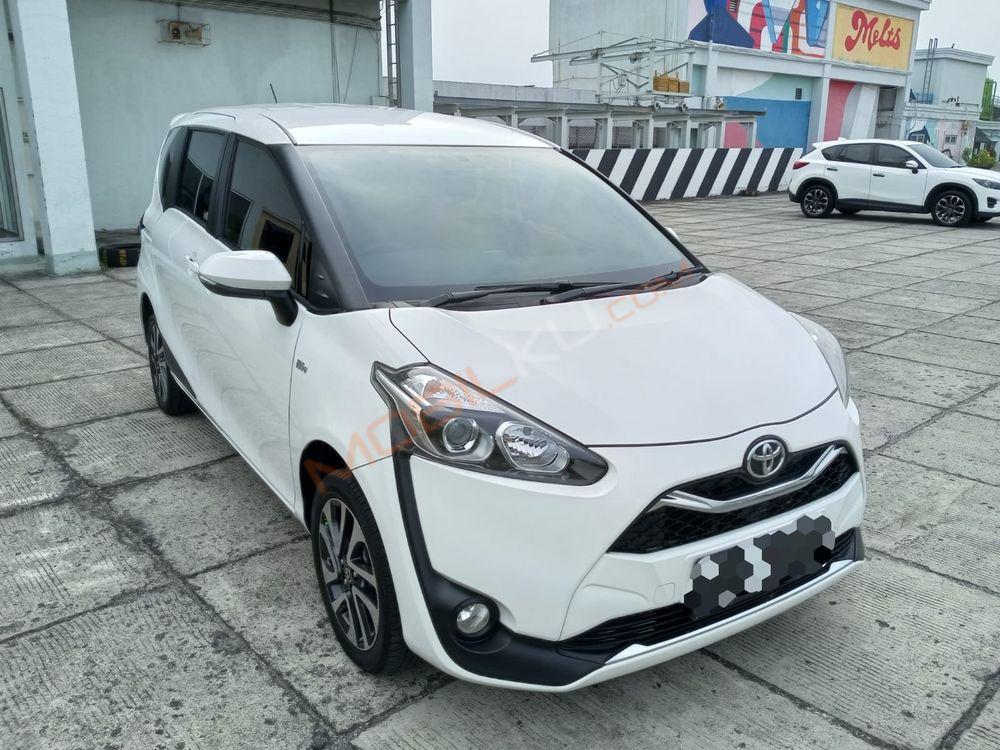 Mobil Toyota Sienta 2022