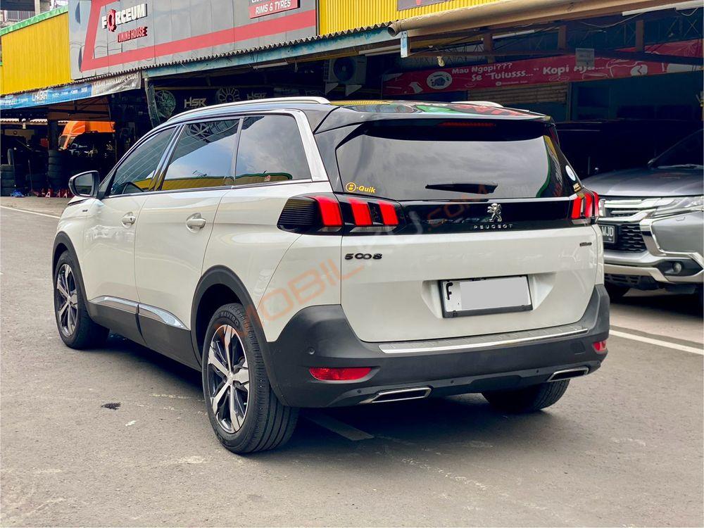 Mobil Peugeot 5008 2019
