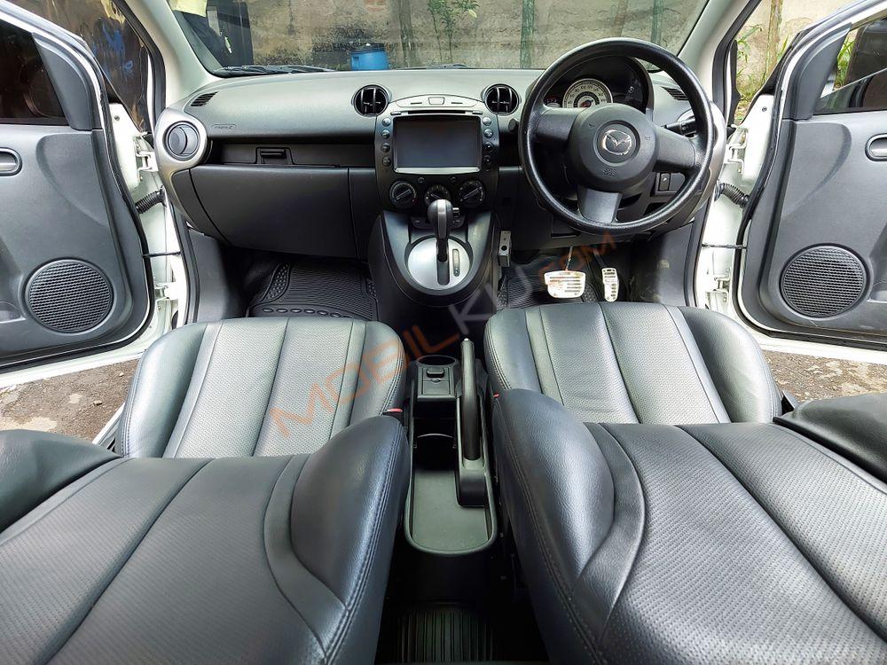 Mobil Mazda 2 Hatchback 2012