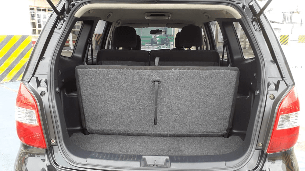 Mobil Nissan Grand Livina 2012