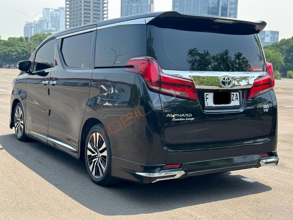 Mobil Toyota Alphard 2023