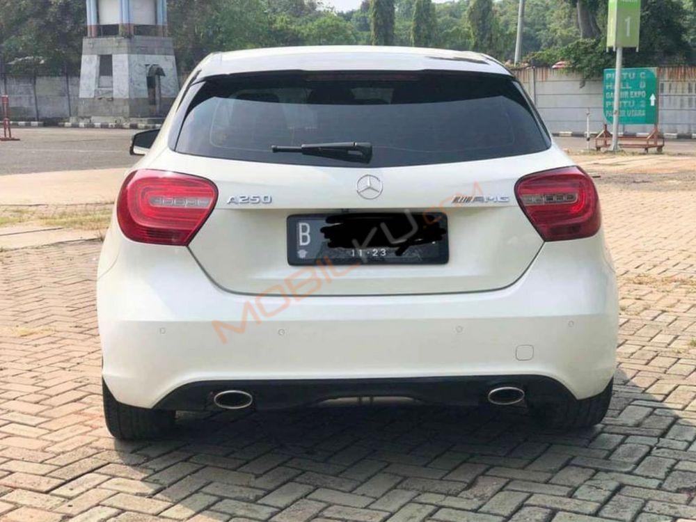 Mobil Mercedes-Benz A-Class 2013