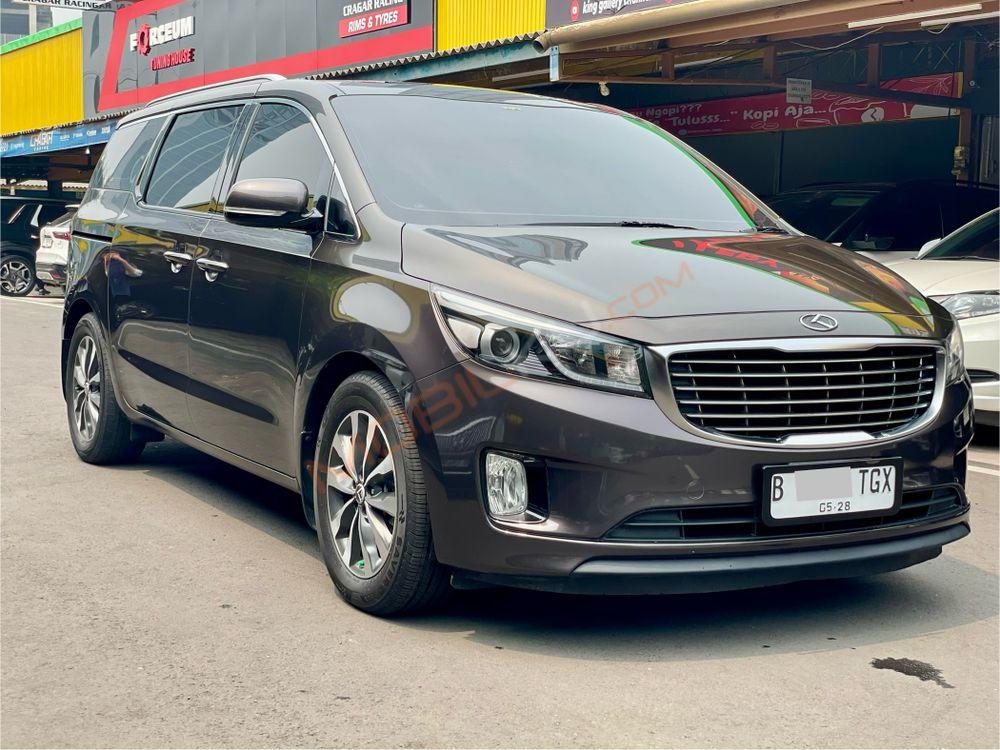 Mobil Kia Sedona 2017