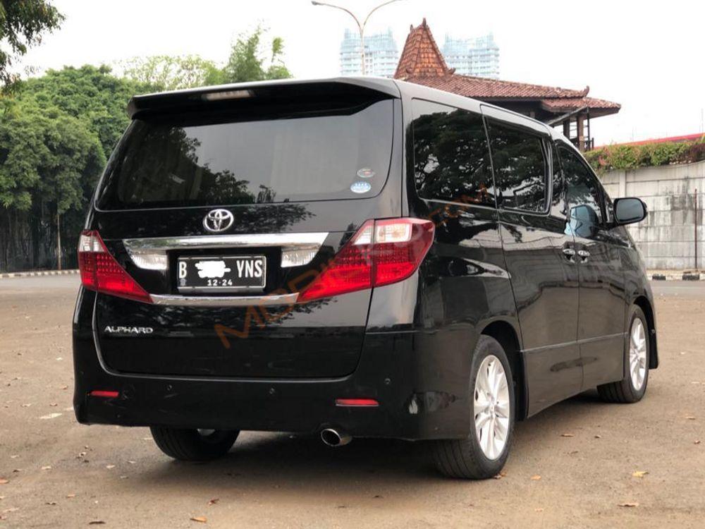 Mobil Toyota Alphard 2009