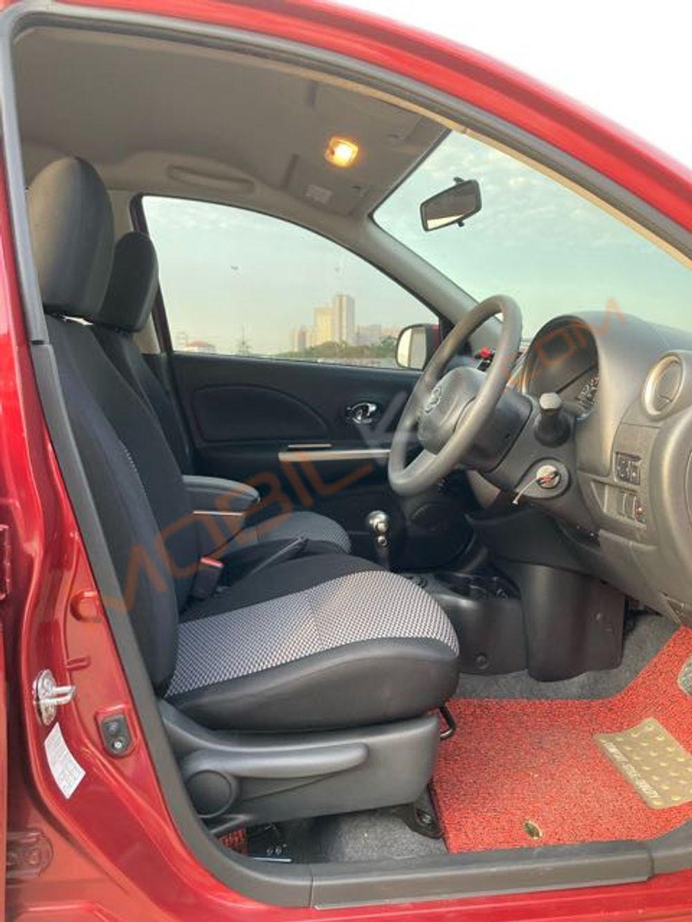 Mobil Nissan March 2017