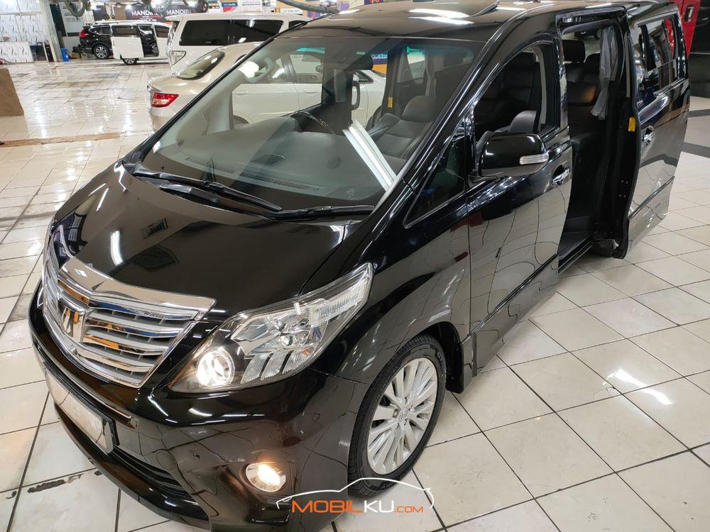 Mobil Toyota Alphard 2013