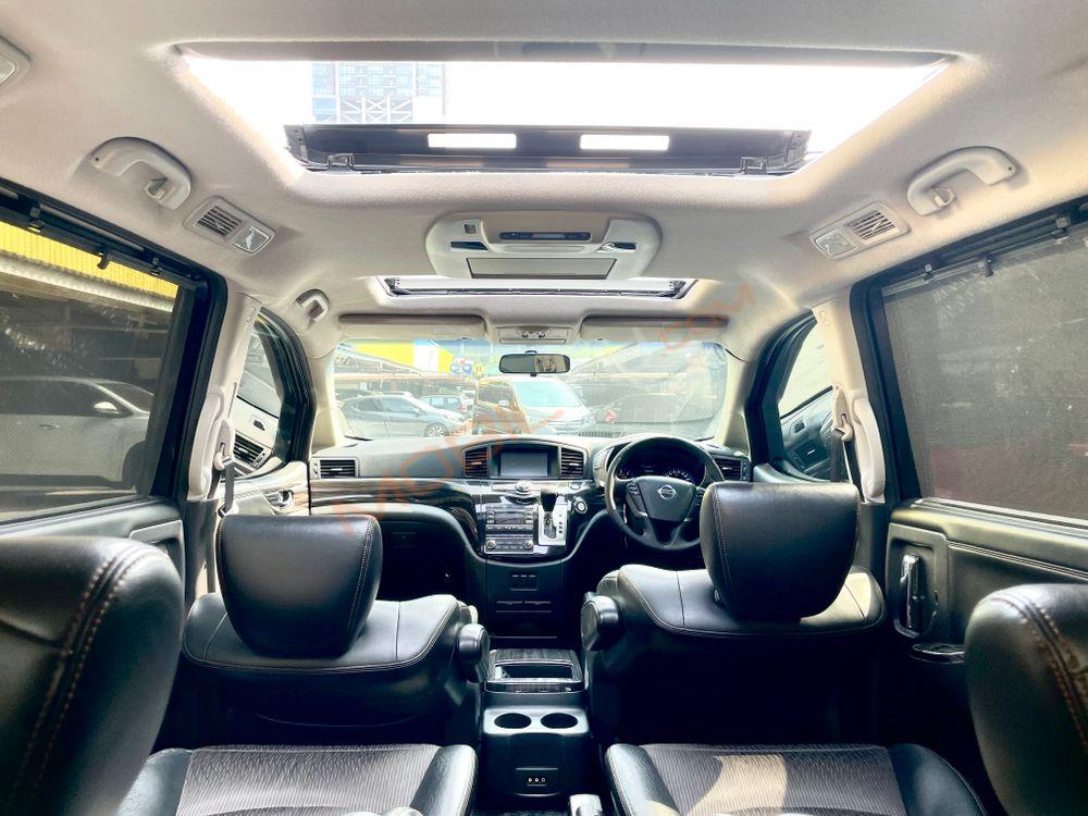 Mobil Nissan Elgrand 2014