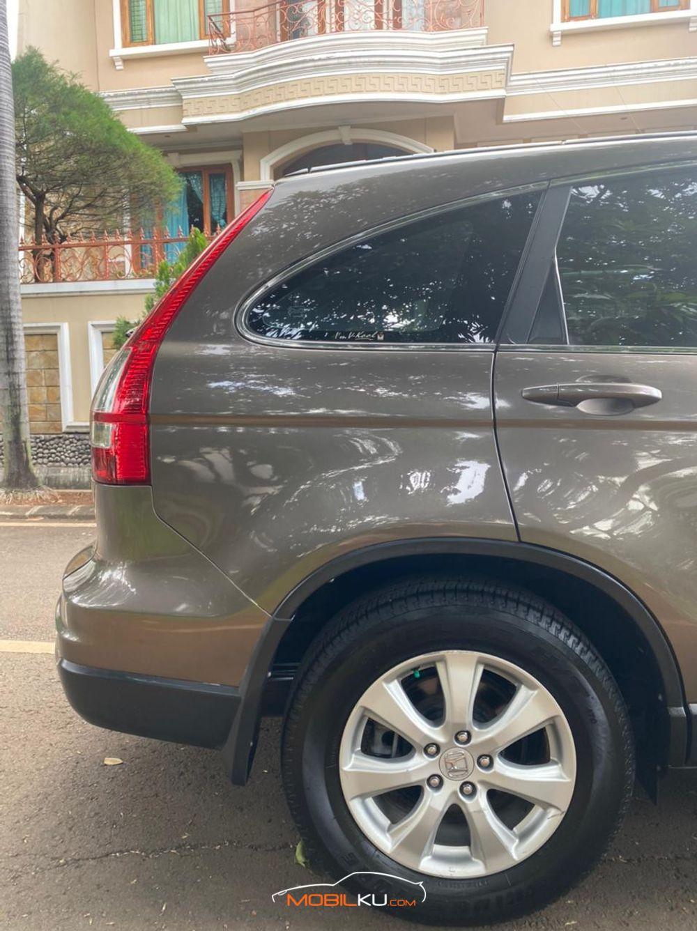 Mobil Honda CR-V 2011