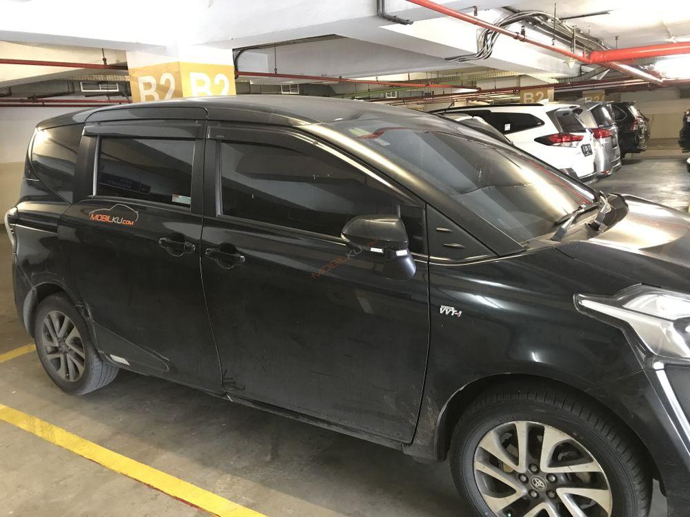 Mobil Toyota Sienta 2018