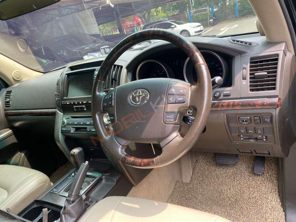 Mobil Toyota Land Cruiser 2008