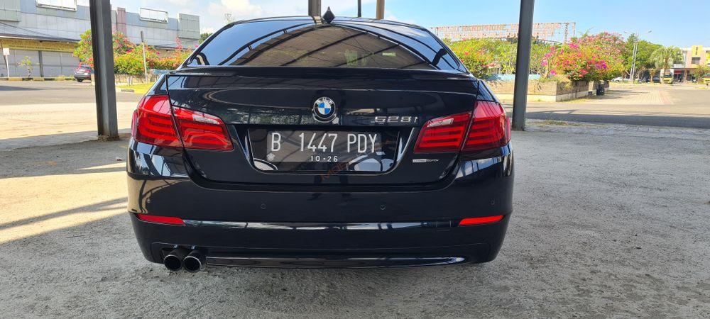 Mobil BMW 5 Series 2012