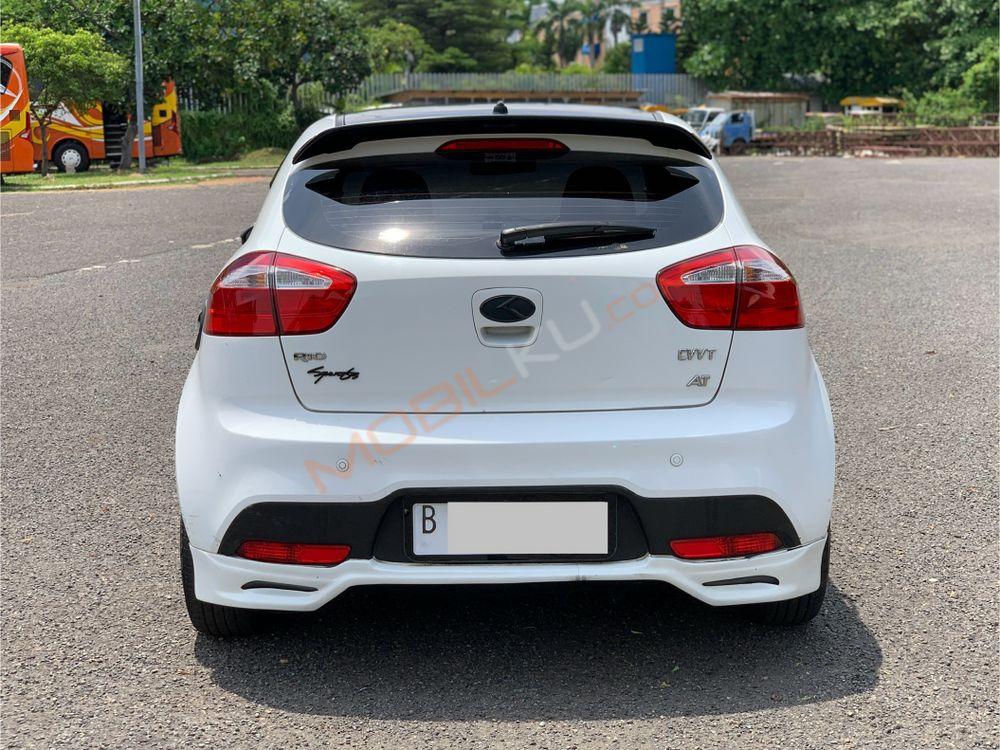 Mobil Kia Rio 2014