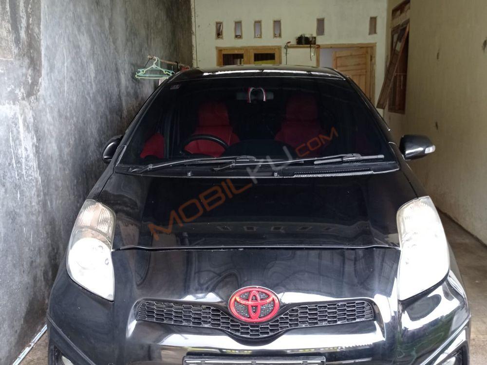 Mobil Toyota Yaris 2013