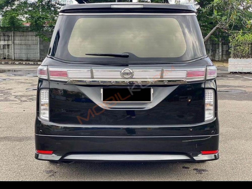 Mobil Nissan Elgrand 2014