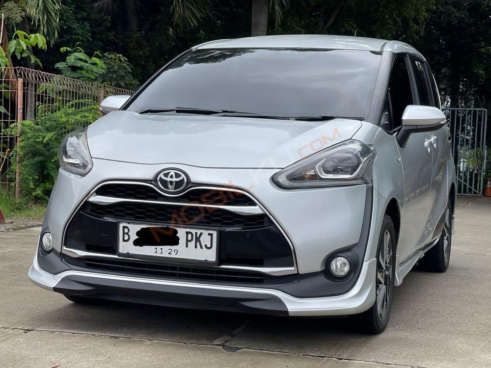 Mobil Toyota Sienta 2019