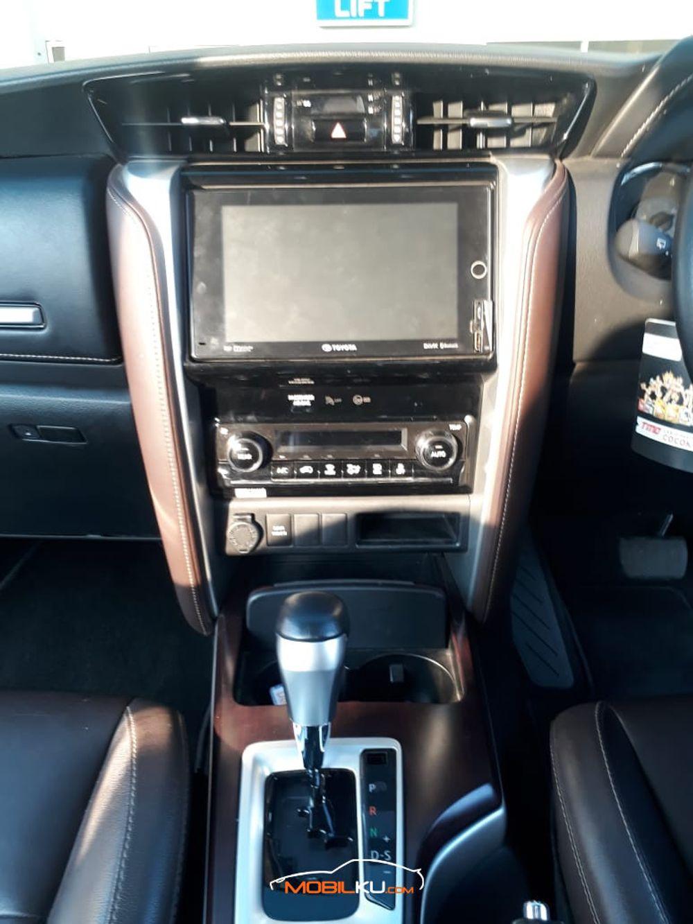 Mobil Toyota Fortuner 2018