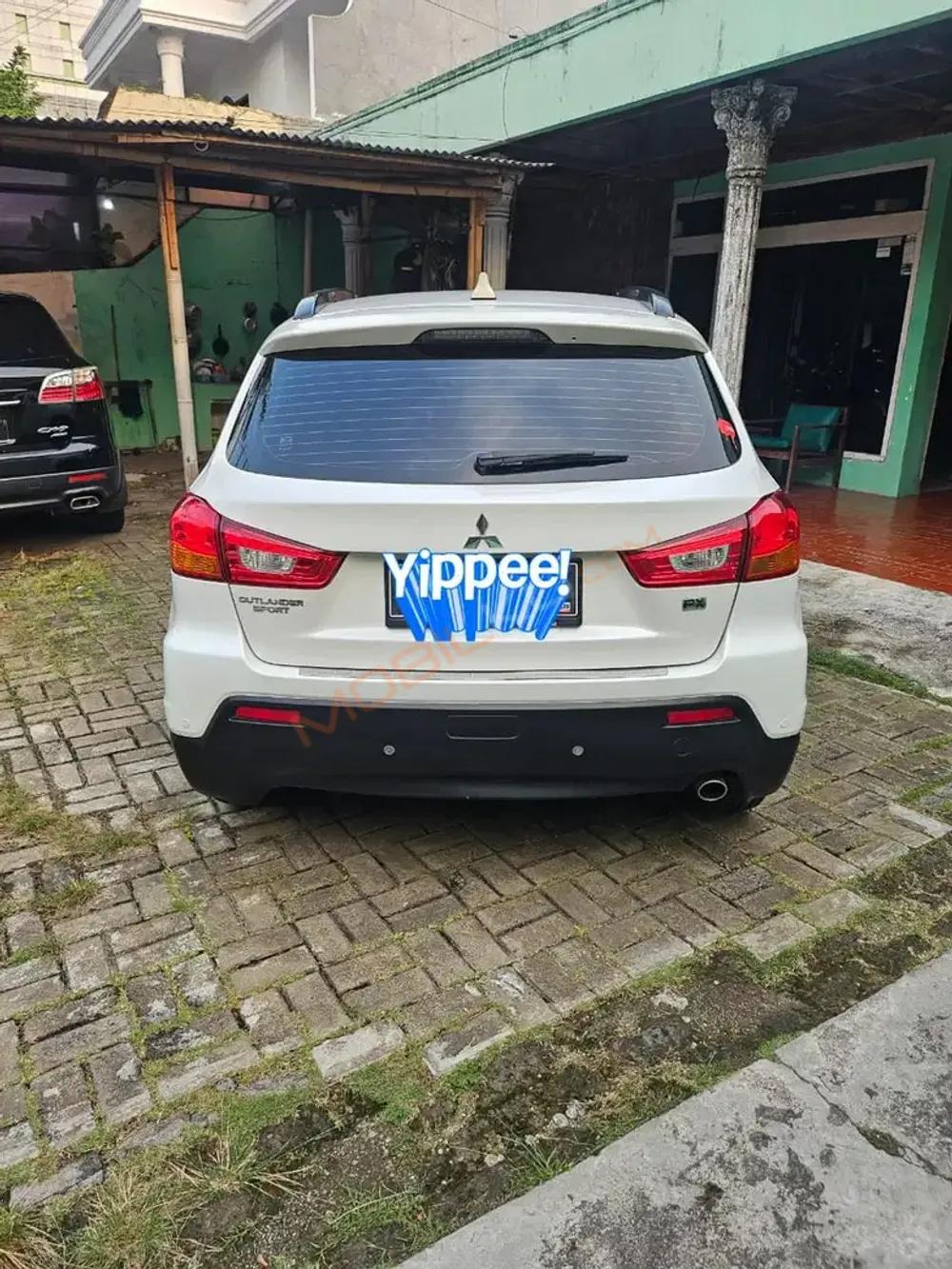 Mobil Mitsubishi Outlander Sport 2013