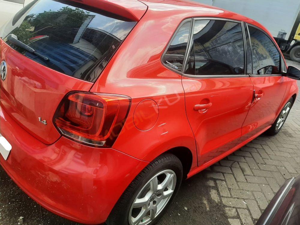 Mobil Volkswagen Polo 2013