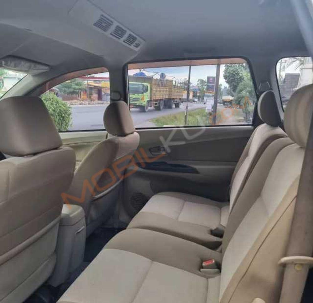 Mobil Toyota Avanza 2012