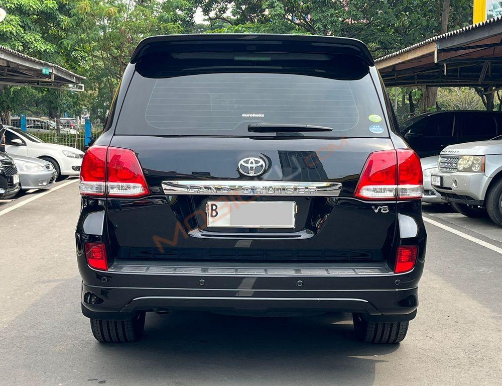 Mobil Toyota Land Cruiser 2008