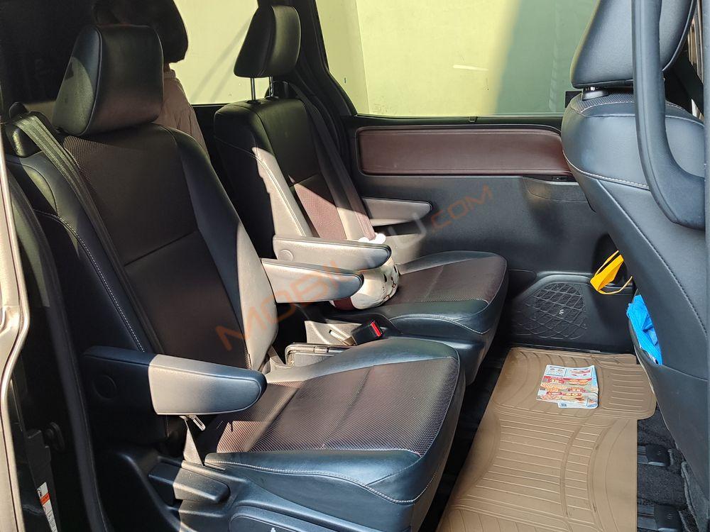 Mobil Toyota Voxy 2018