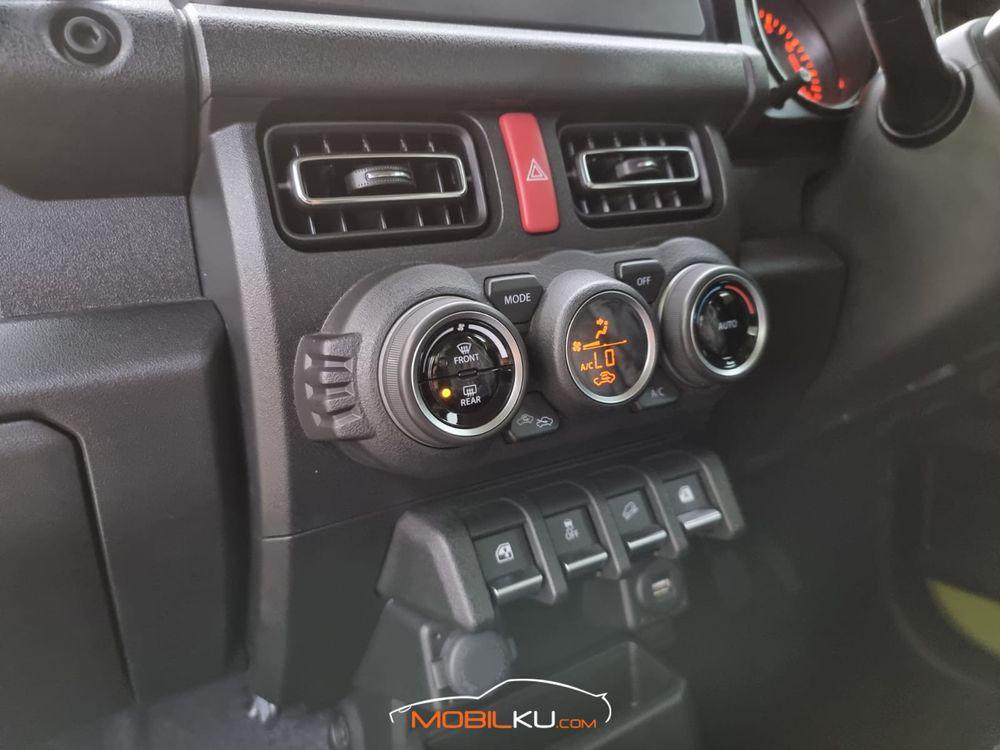 Mobil Suzuki Jimny 2020