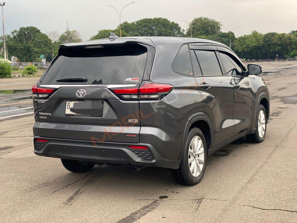 Mobil Toyota Kijang Innova Zenix 2024