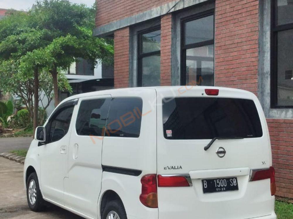 Mobil Nissan Evalia 2013