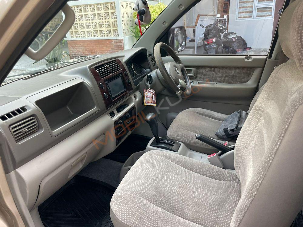 Mobil Suzuki APV 2006
