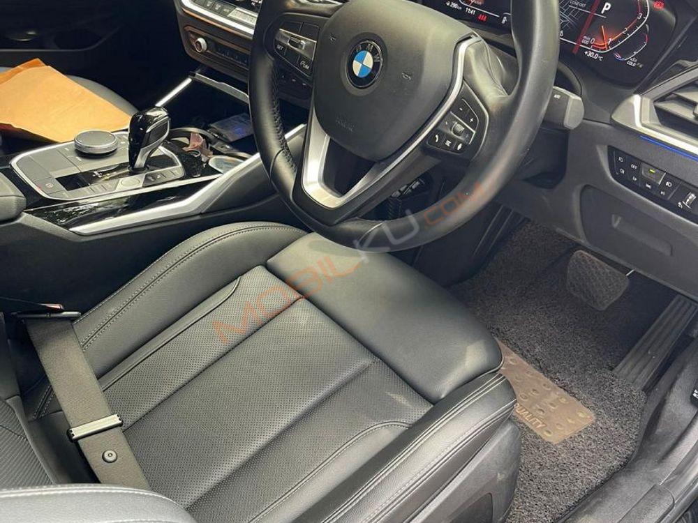 Mobil BMW 3 Series 2022