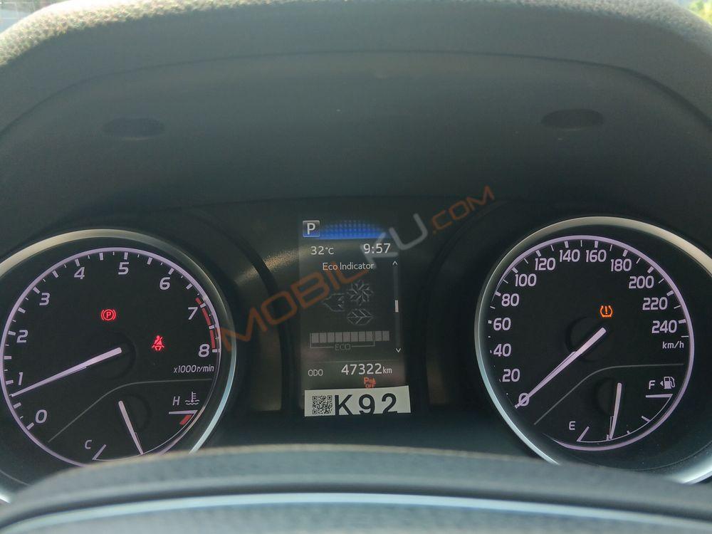 Mobil Toyota Camry 2022