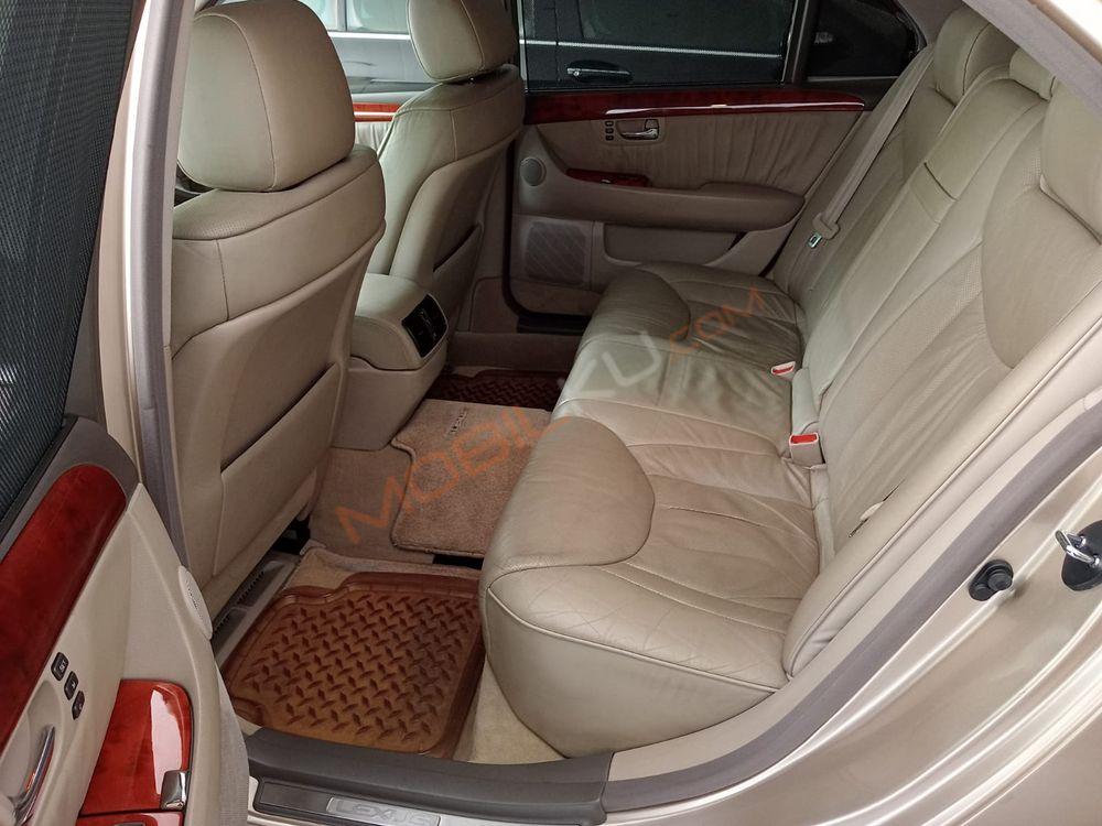 Mobil Lexus LS 2001
