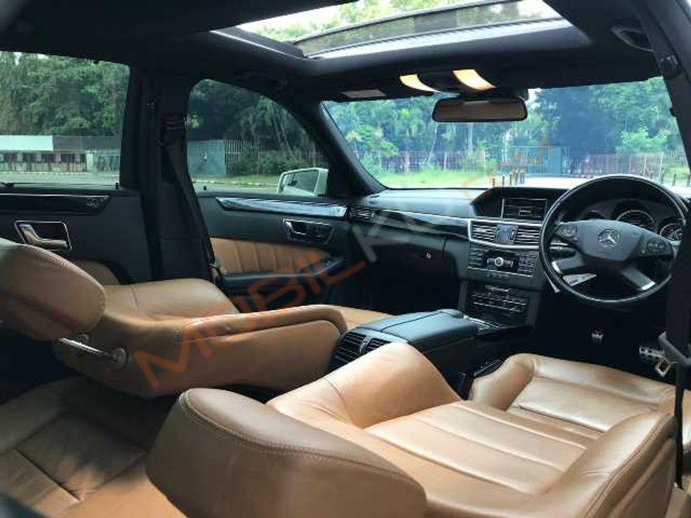 Mobil Mercedes-Benz E-Class 2012