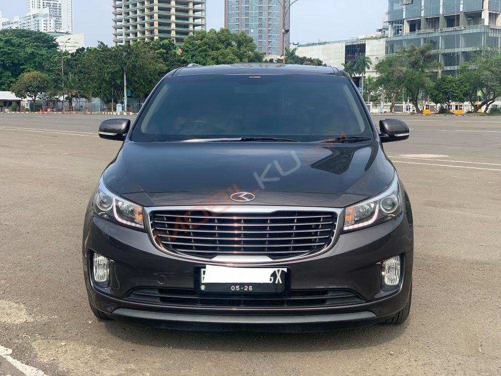 Mobil Kia Sedona 2017