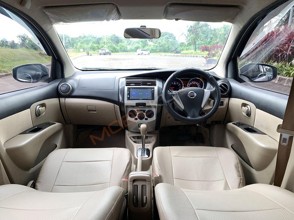 Mobil Nissan Grand Livina 2017