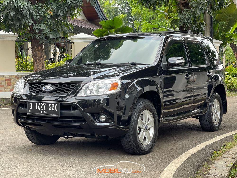 Mobil Ford Escape 2011