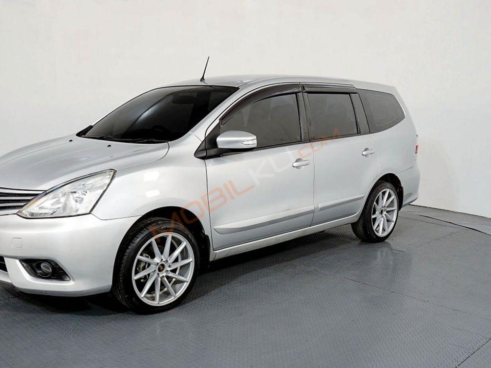 Mobil Nissan Grand Livina 2017