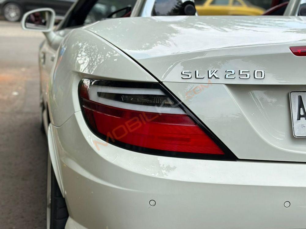 Mobil Mercedes-Benz SLK 2012