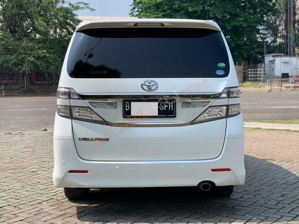 Mobil Toyota Vellfire 2014
