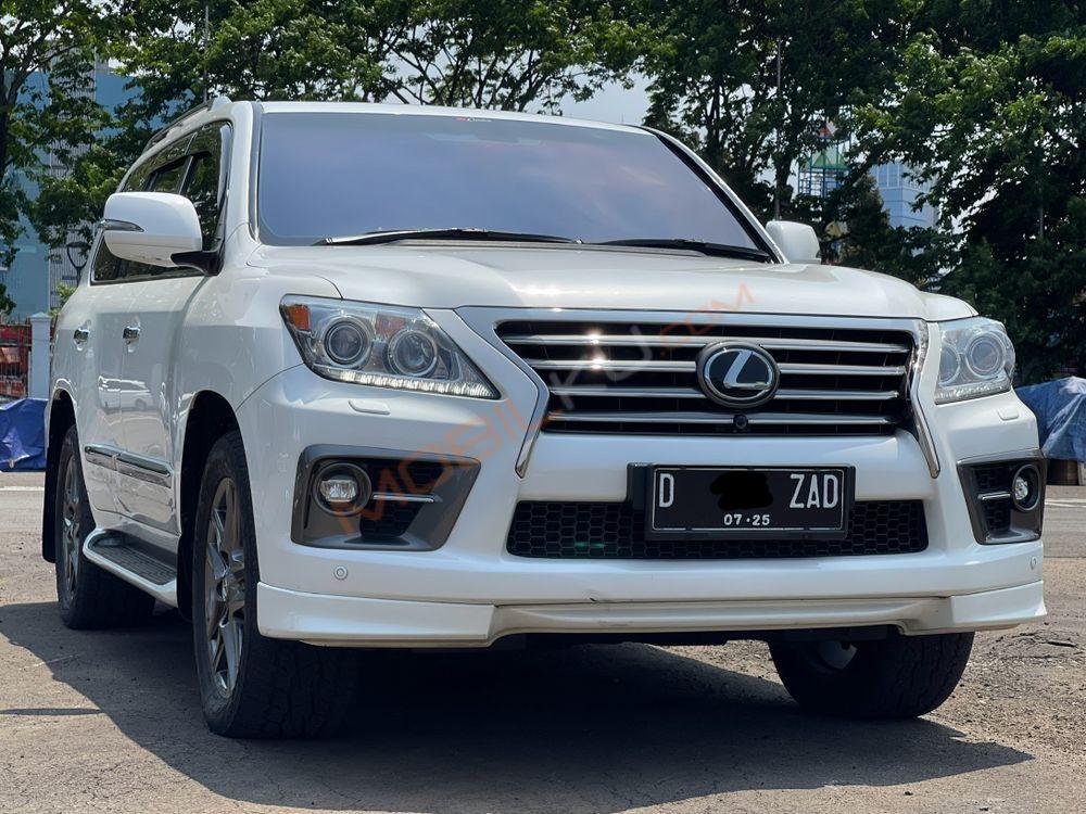 Mobil Lexus LX 2014