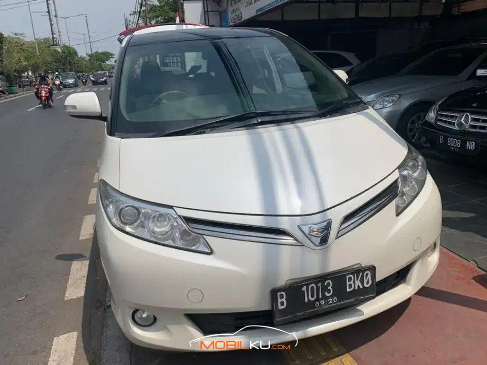 Mobil Toyota Estima 2009
